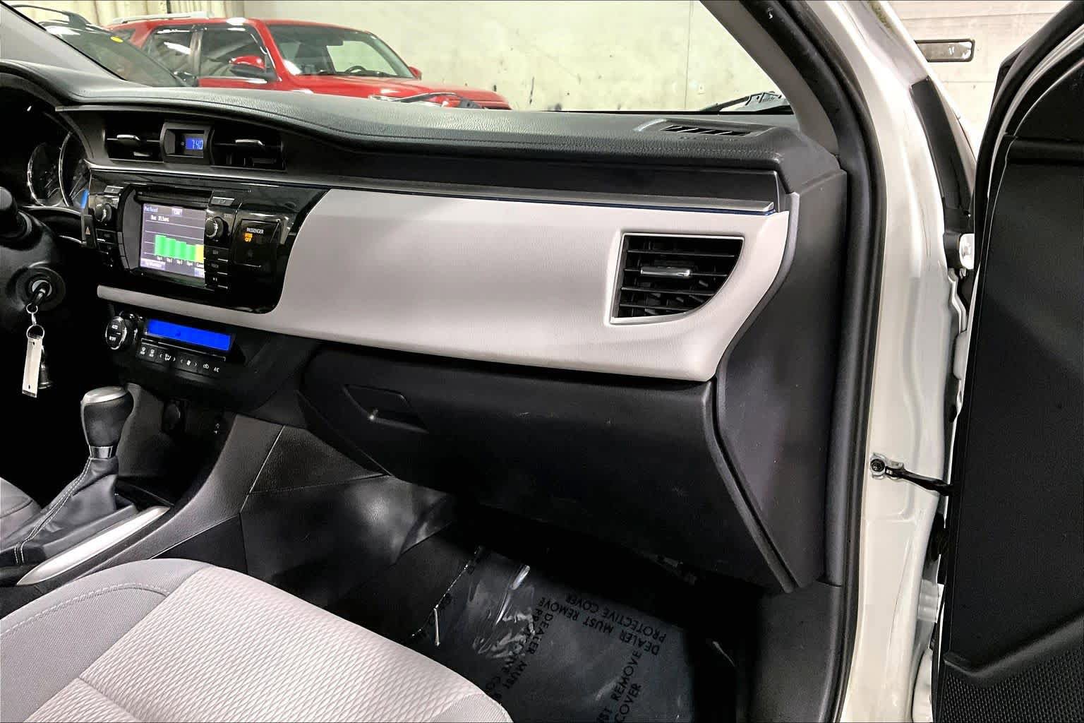 Used 2015 Toyota Corolla LE FWD image 19