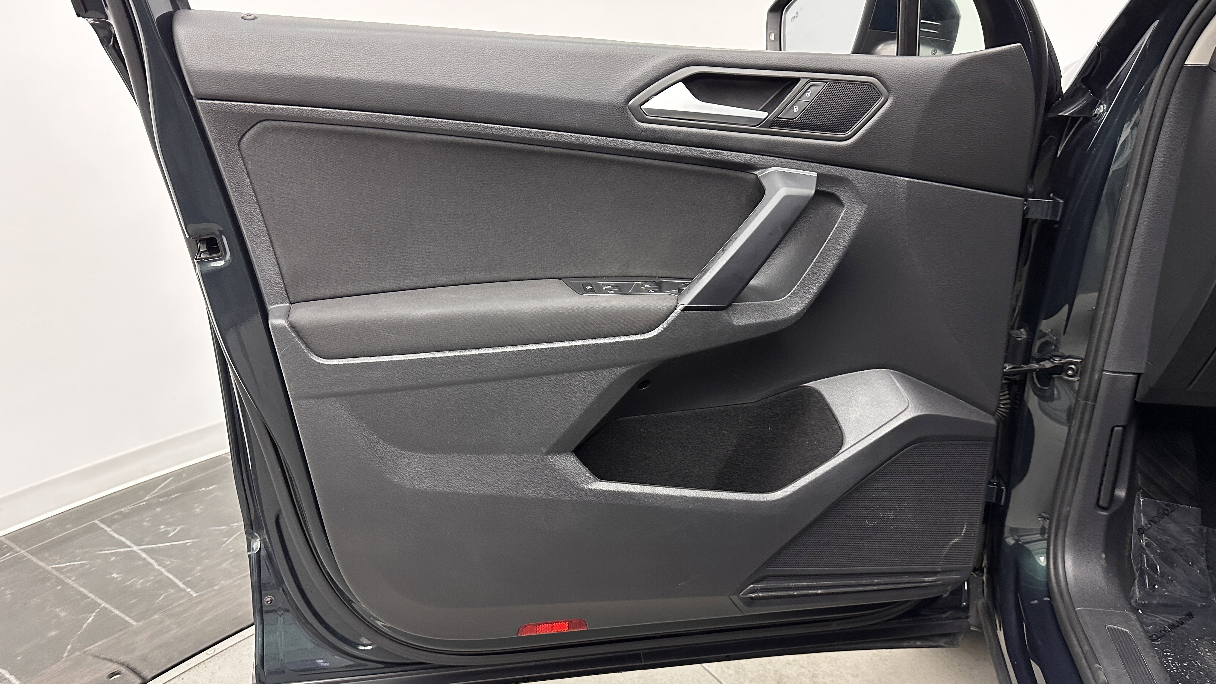 Used 2019 Volkswagen Tiguan S FWD image 10