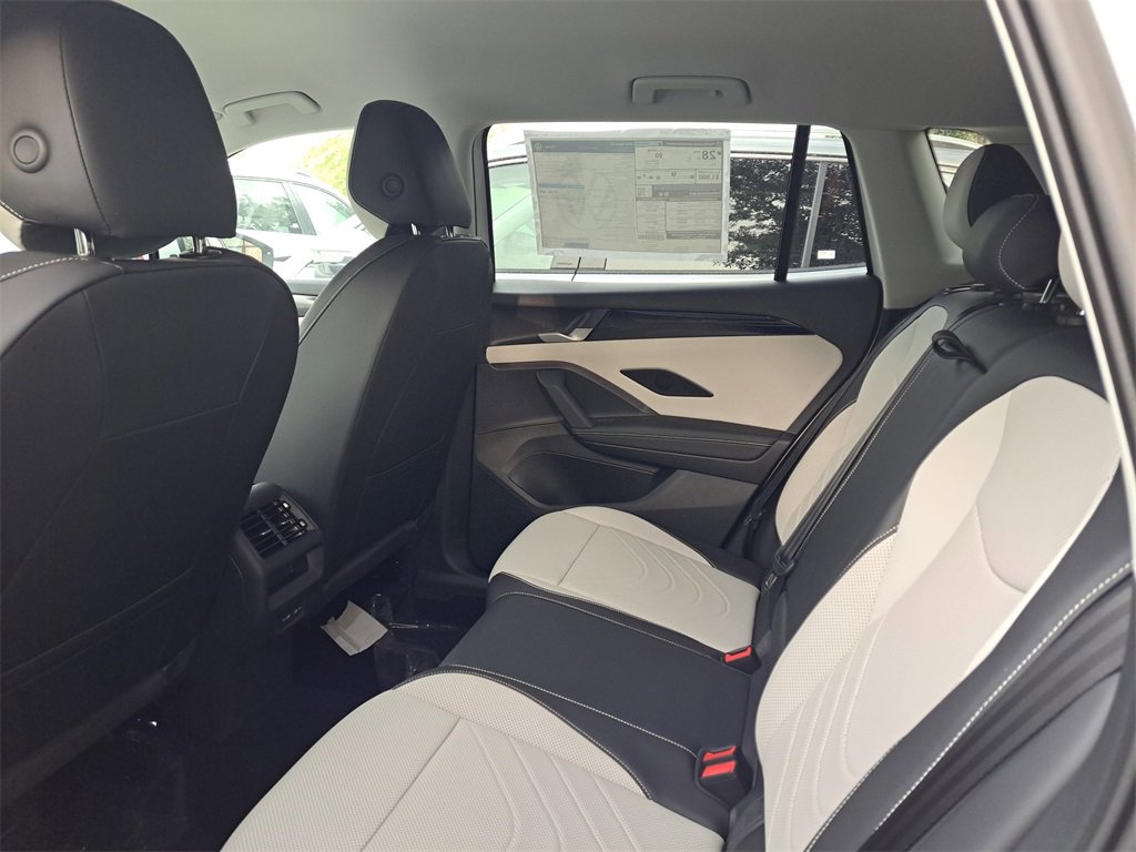 Used 2025 Volkswagen Tiguan SE image 5