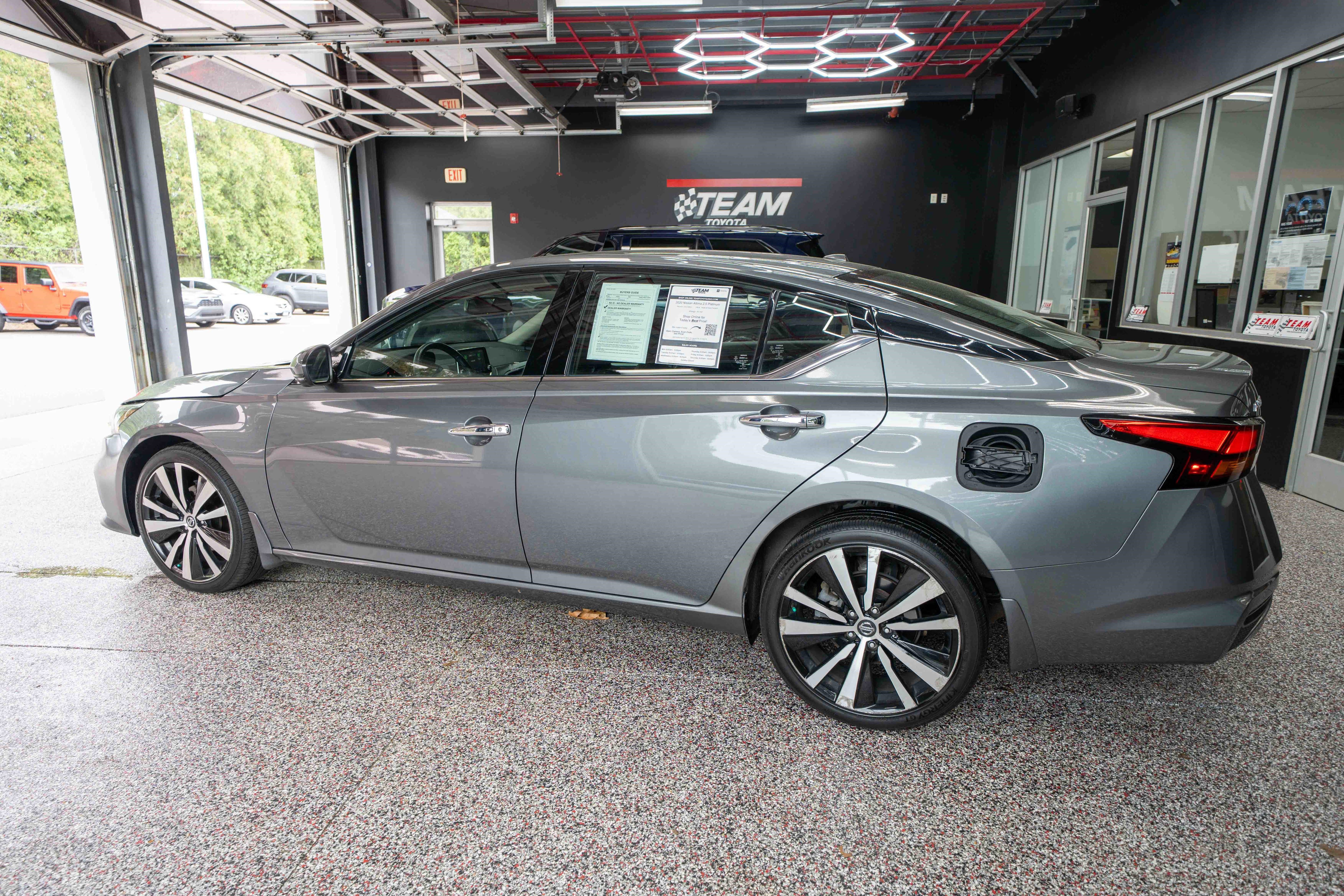 Used 2020 Nissan Altima 2.5 Platinum AWD/4WD image 2