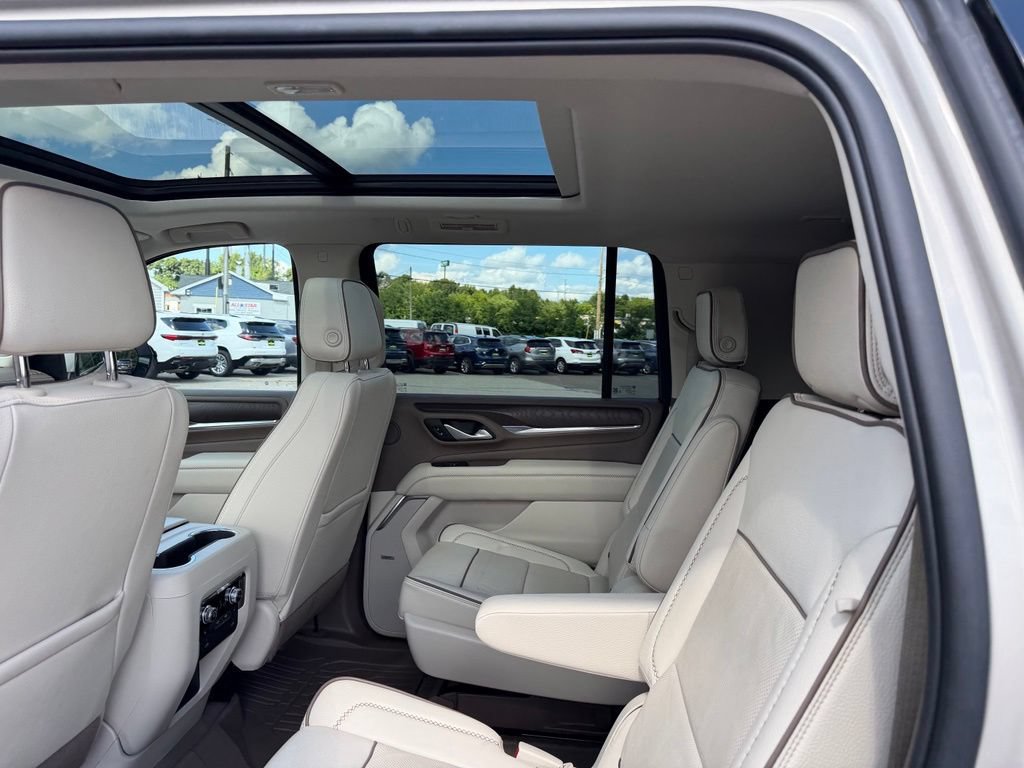 Used 2022 GMC Yukon XL Denali AWD/4WD image 12
