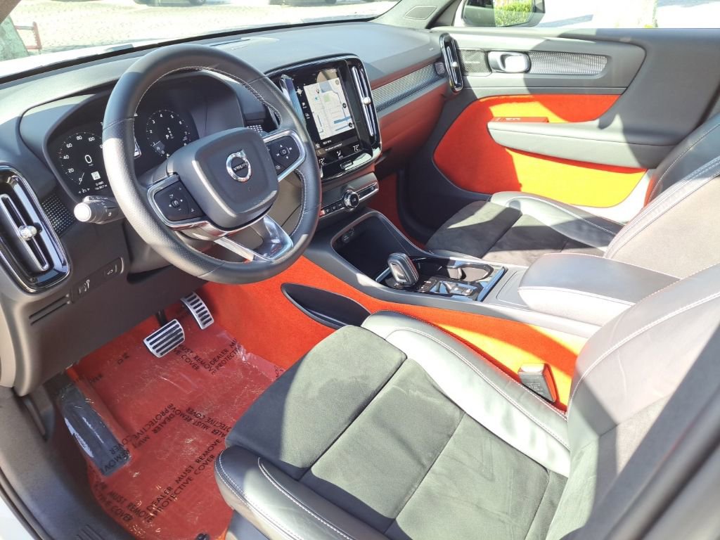 Used 2021 Volvo XC40 T4 R-Design w/ Protection Package Premier image 13