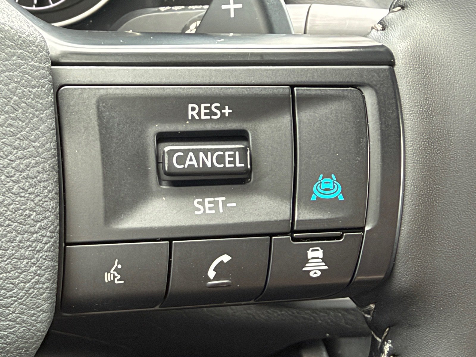 Certified 2025 Nissan Rogue SV FWD image 21