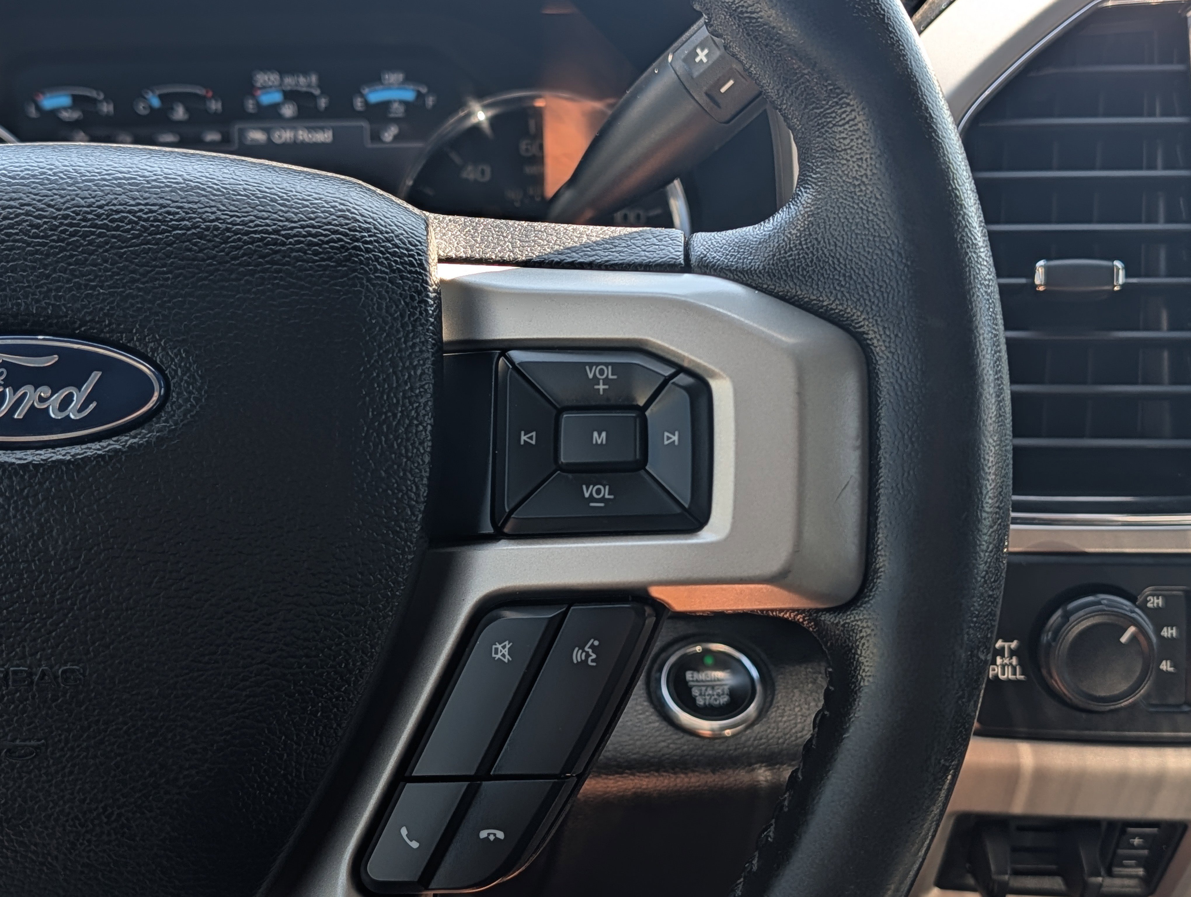 Used 2019 Ford F250 Lariat w/ Lariat Ultimate Package AWD/4WD image 31