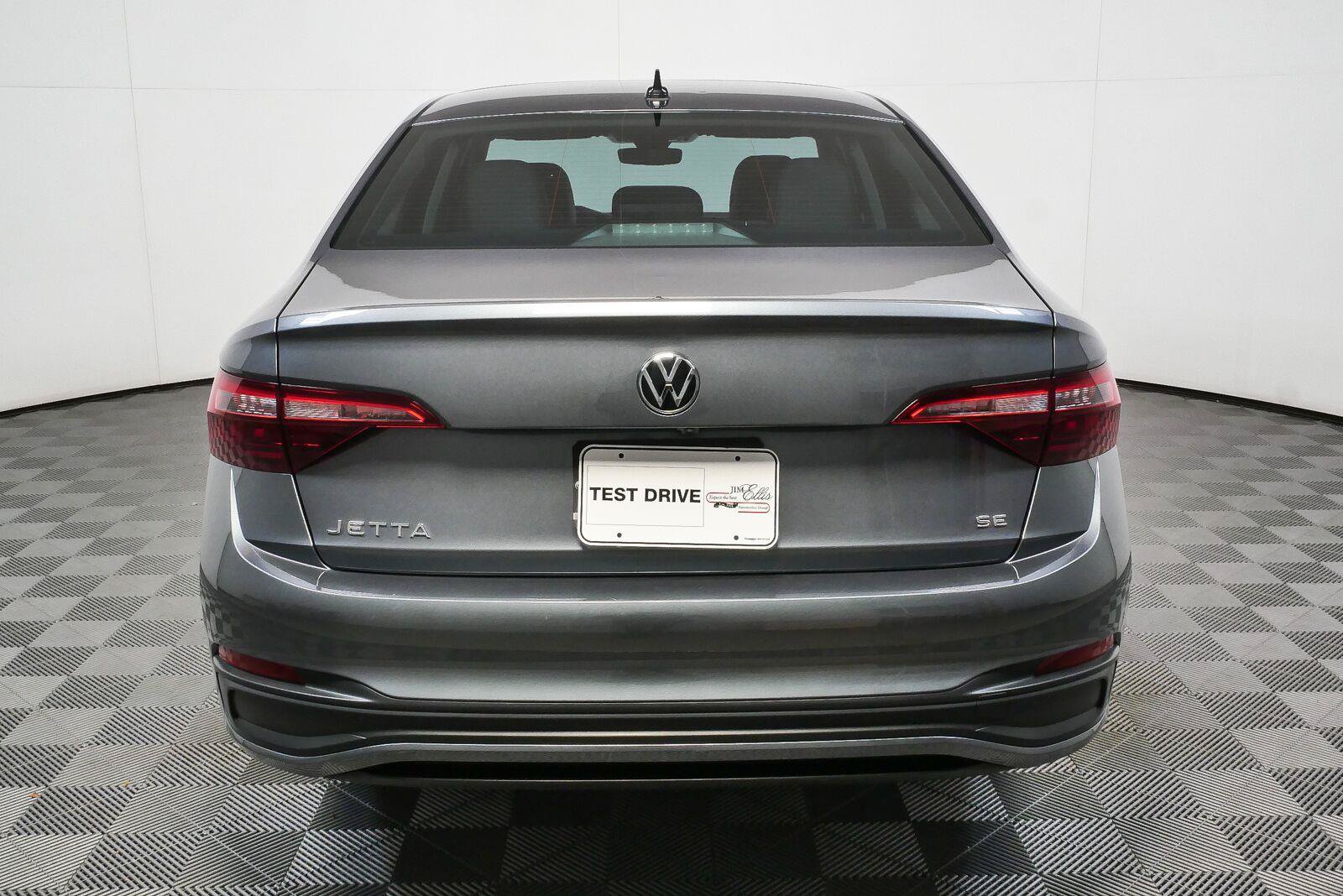 Used 2024 Volkswagen Jetta SE w/ Panoramic Sunroof Package FWD image 27