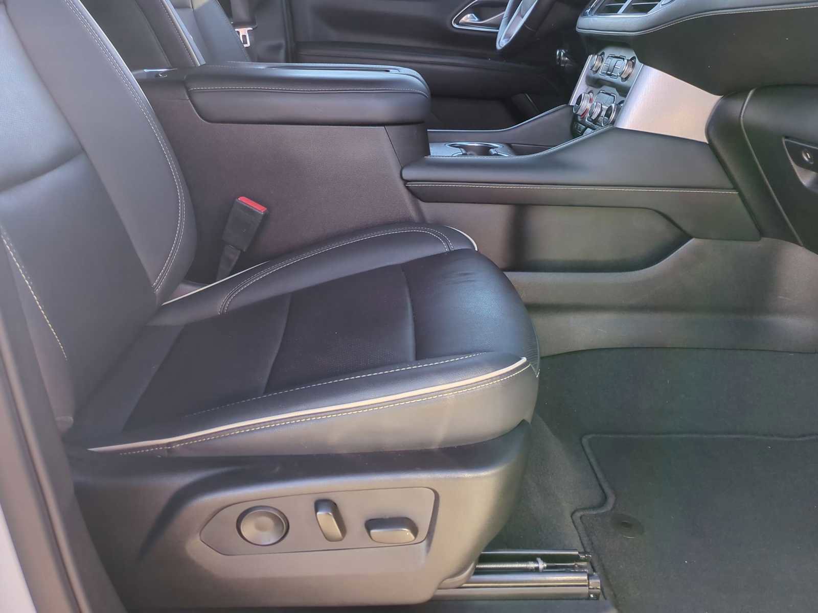 Used 2024 GMC Yukon SLT image 27