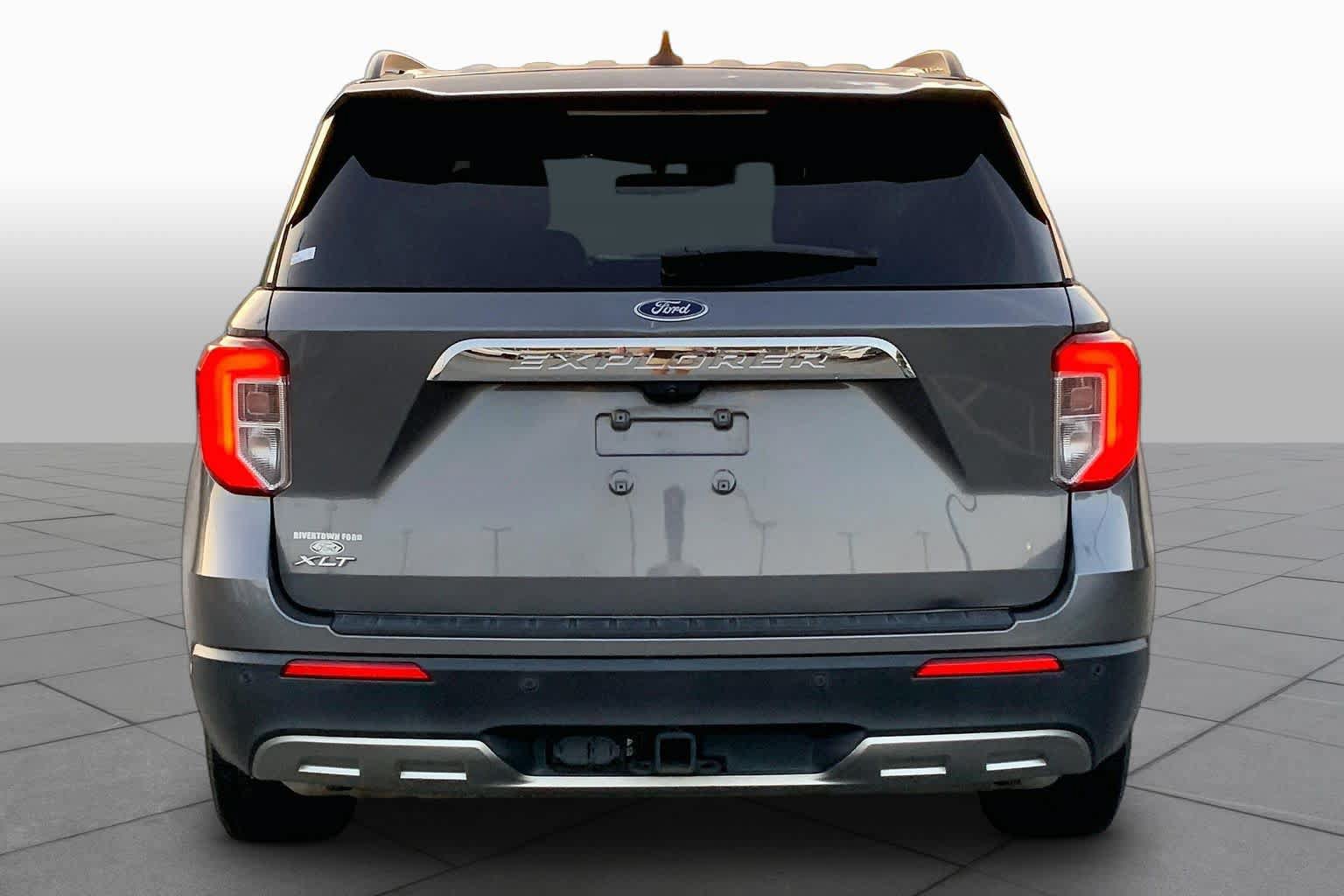 Used 2021 Ford Explorer XLT w/ Equipment Group 202A RWD image 5