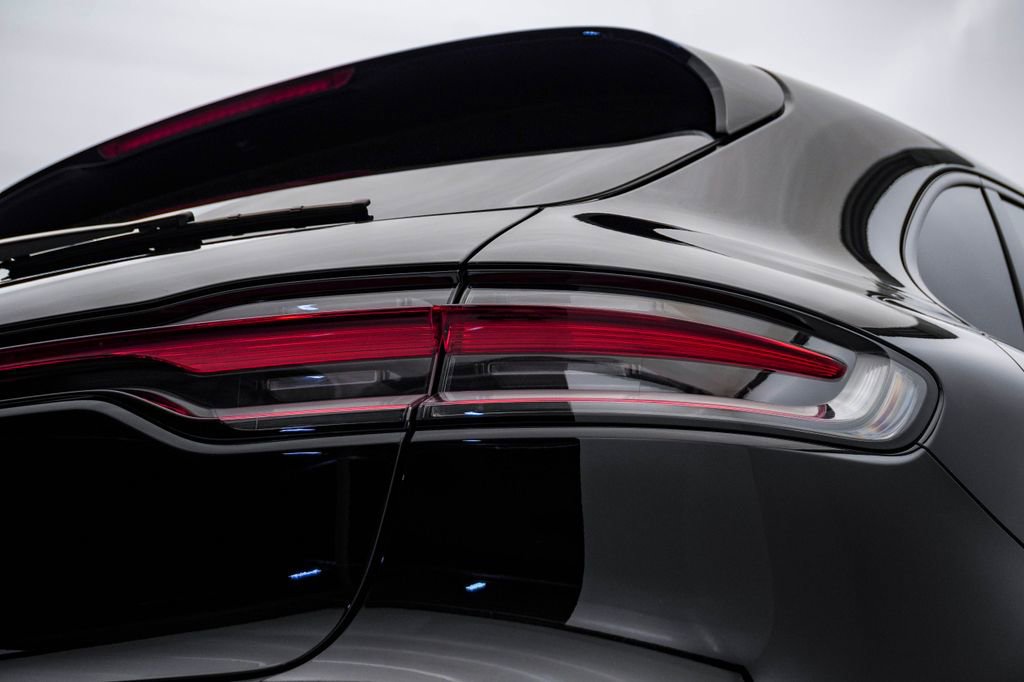 Certified 2024 Porsche Macan S AWD/4WD image 12