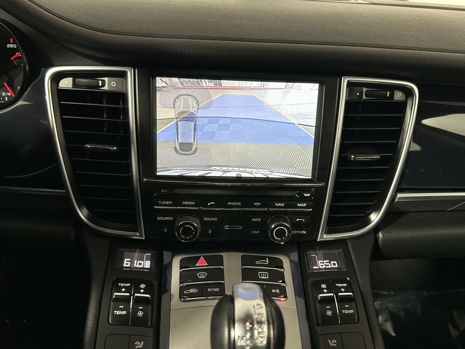 Used 2016 Porsche Panamera RWD image 19