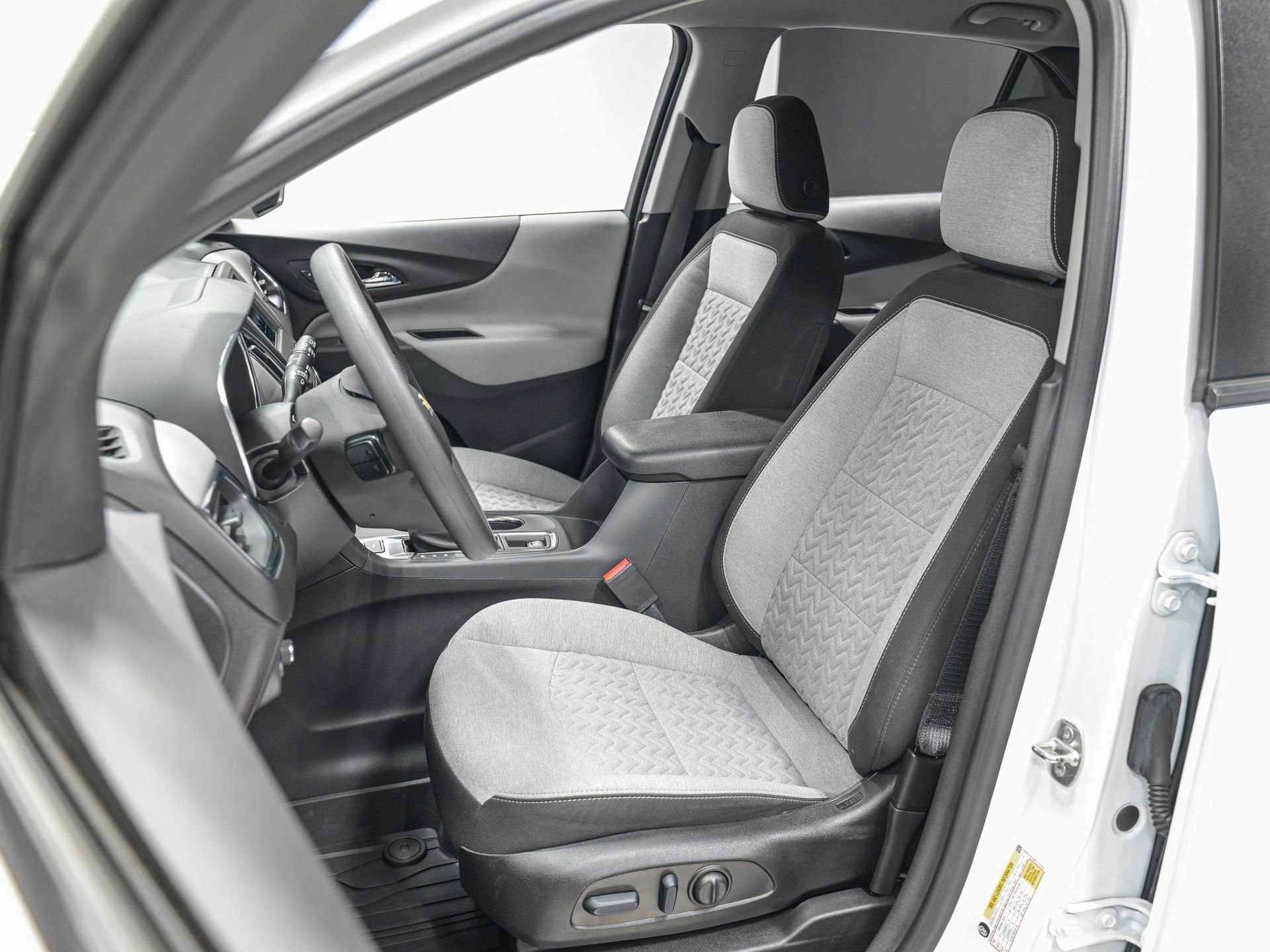 Used 2023 Chevrolet Equinox LS w/ LS Convenience Package image 18