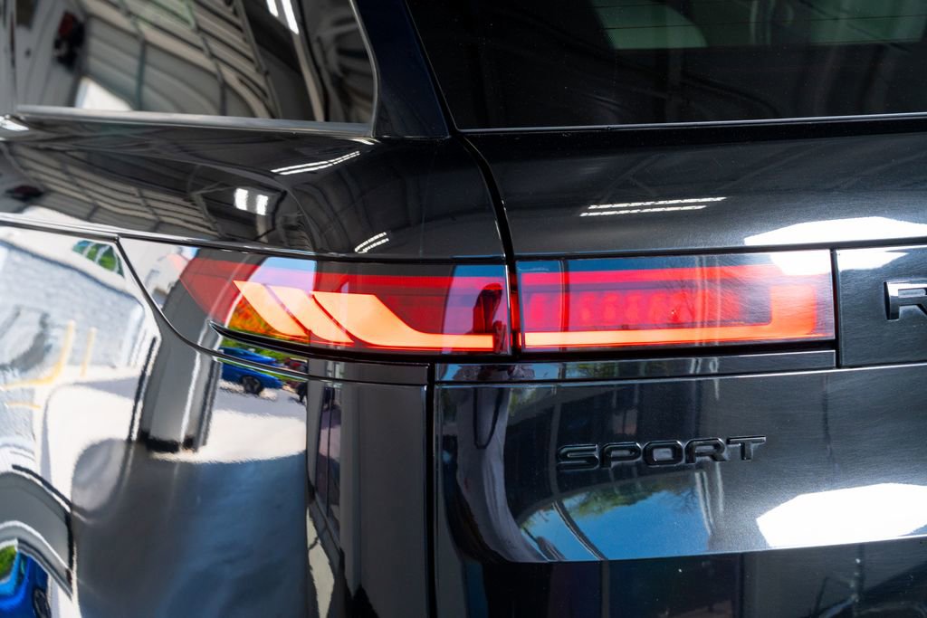 Used 2023 Land Rover Range Rover Sport SE image 23