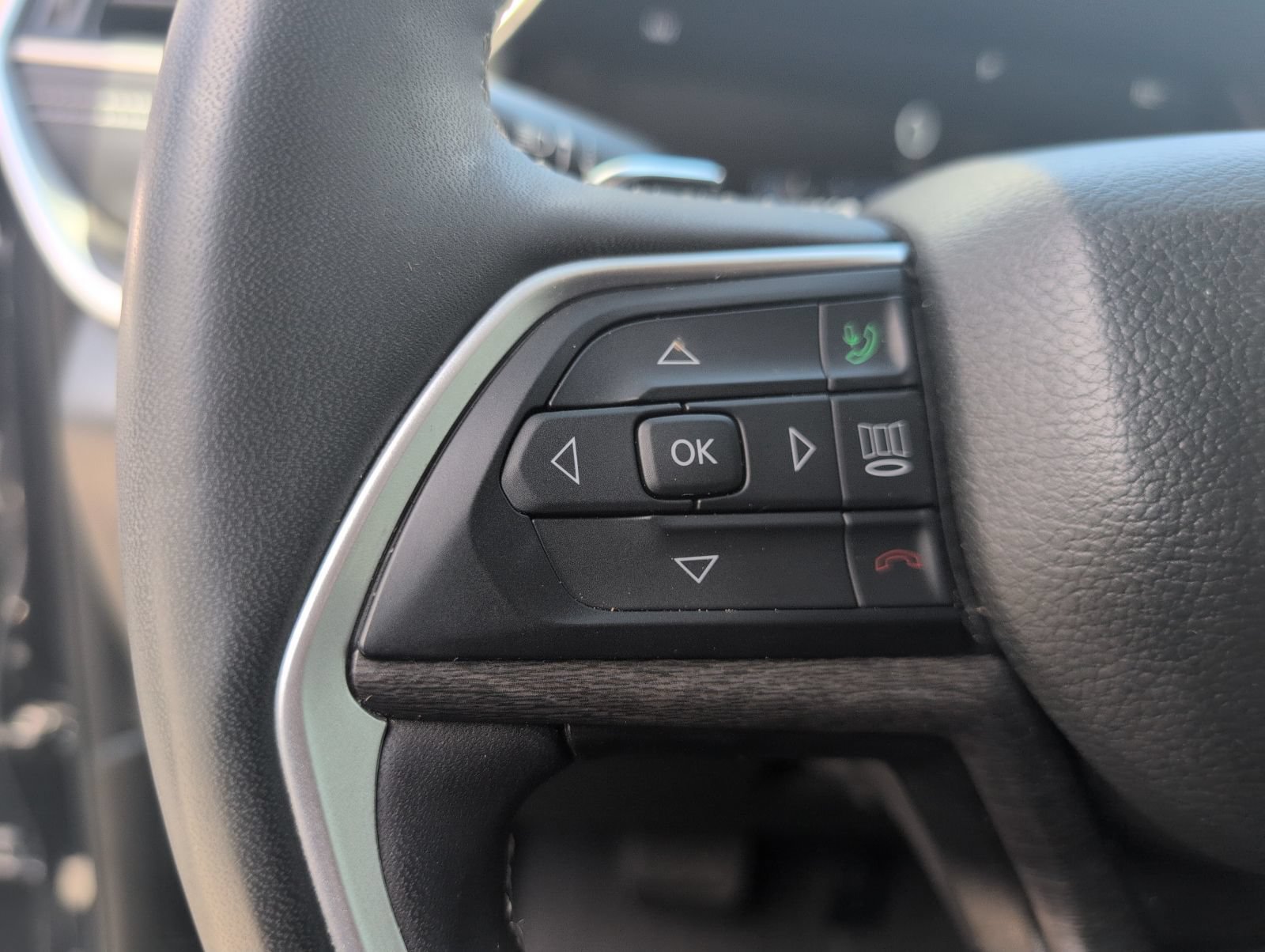 Used 2023 Jeep Grand Cherokee L Limited RWD image 16