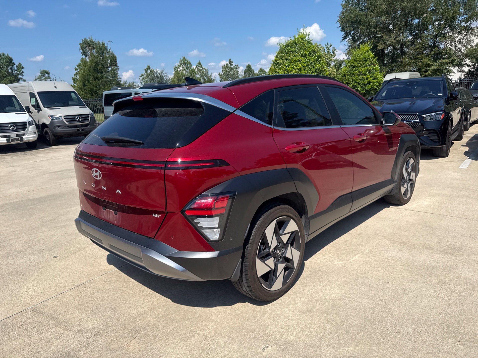 Used 2024 Hyundai Kona Limited FWD image 4