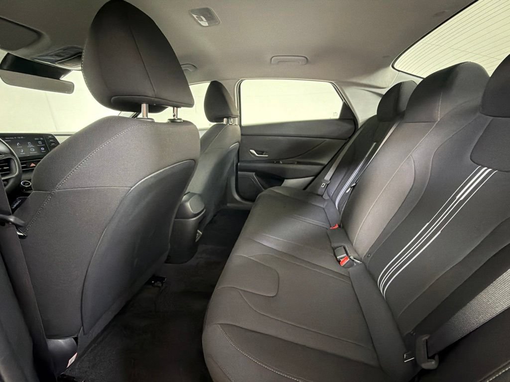 Used 2025 Hyundai Elantra Hybrid FWD image 27
