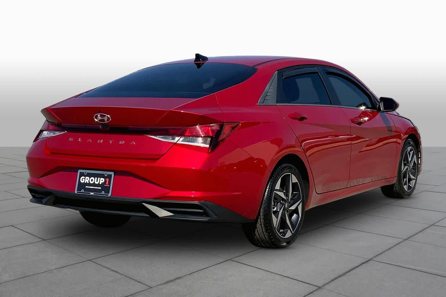Used 2023 Hyundai Elantra SEL w/ Convenience Package FWD image 12