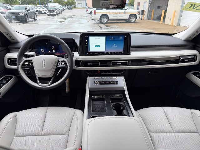 New 2027 Lincoln Aviator AWD image 17