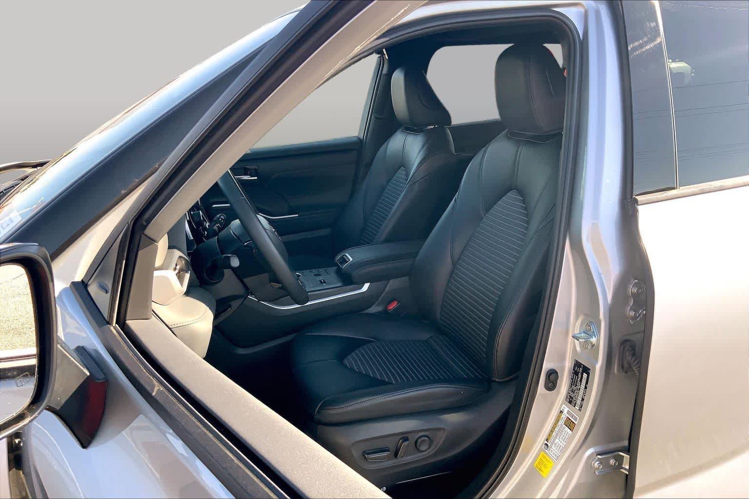 Used 2023 Toyota Highlander XSE FWD image 8