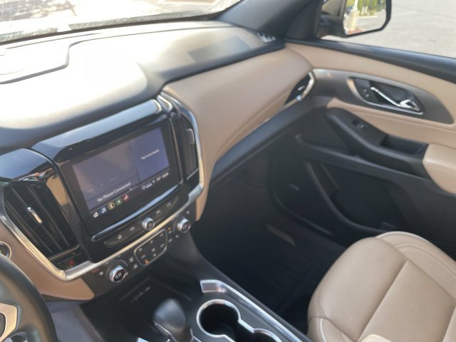 Used 2023 Chevrolet Traverse Premier FWD image 13