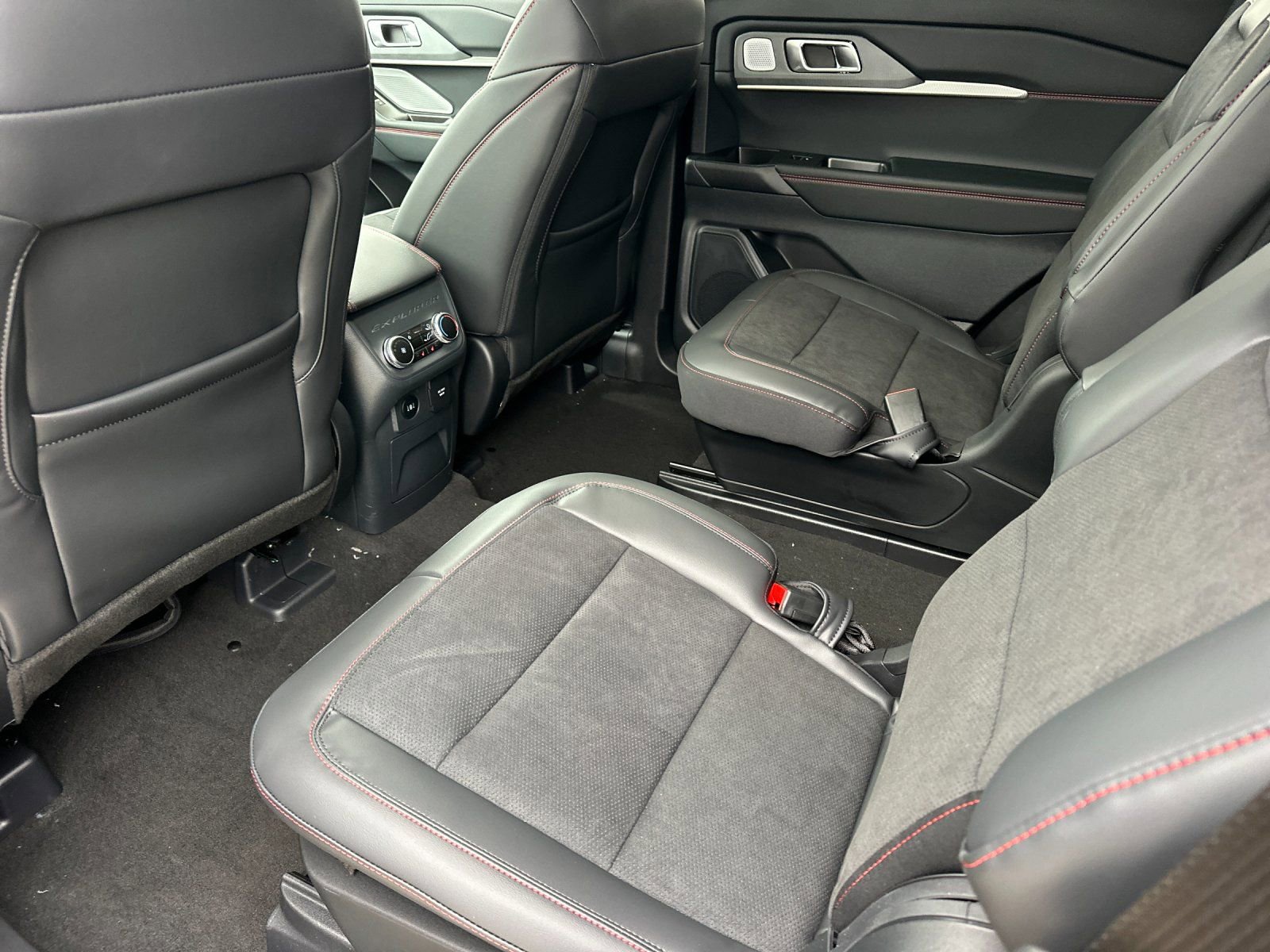 New 2025 Ford Explorer ST-Line w/ Premium Package RWD image 13