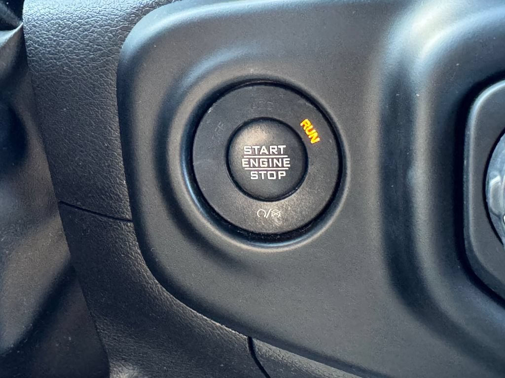 Used 2022 Jeep Wrangler Unlimited Sahara AWD/4WD image 31
