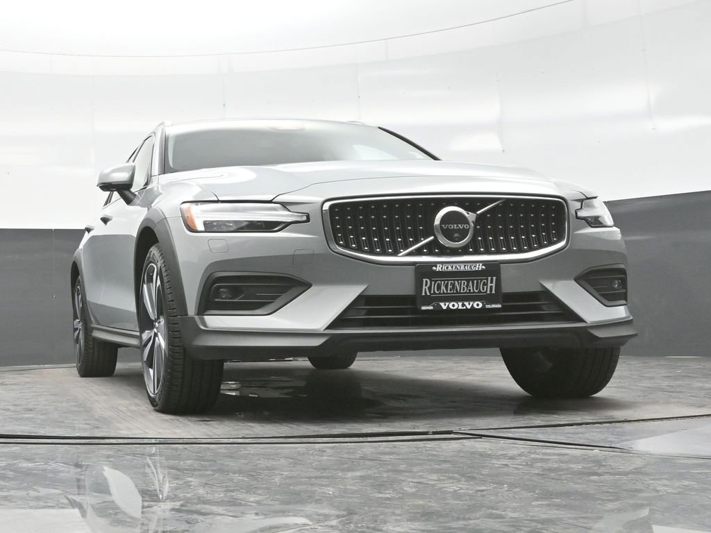 Used 2025 Volvo V60 B5 Cross Country Plus AWD/4WD image 23