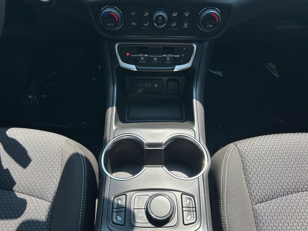 Used 2024 GMC Terrain SLE w/ Driver Convenience Package FWD image 13