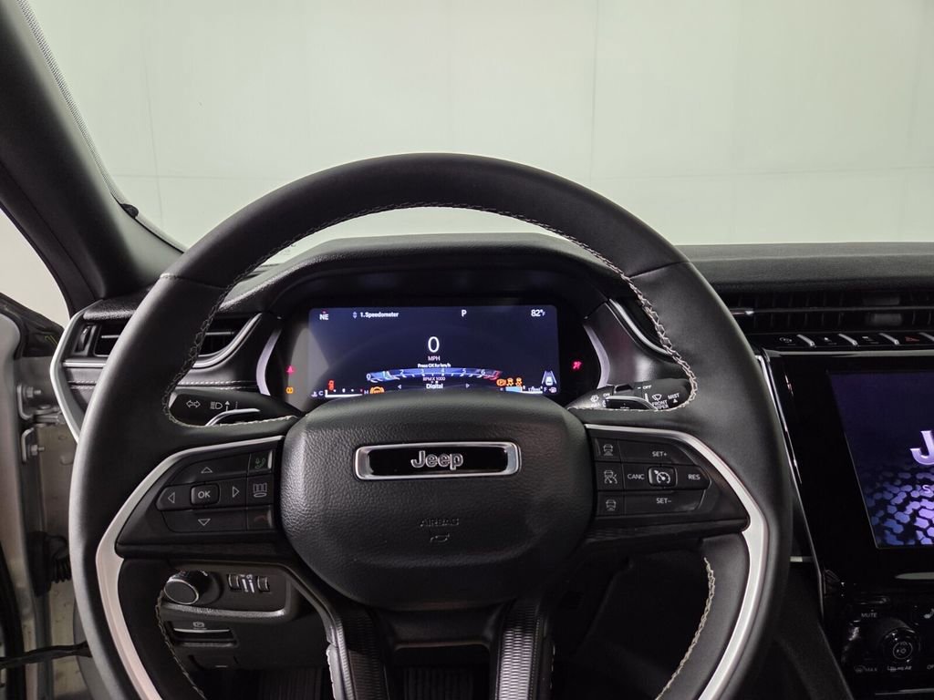 Certified 2025 Jeep Grand Cherokee Altitude image 14