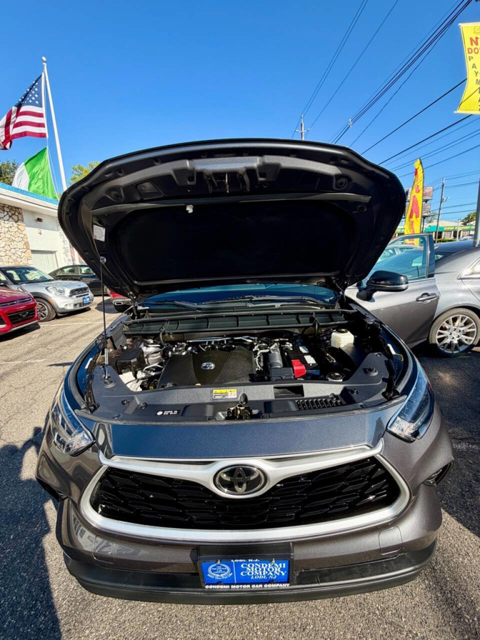 Used 2021 Toyota Highlander XLE AWD/4WD image 12