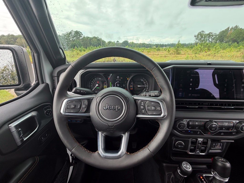 Used 2024 Jeep Wrangler Unlimited Sahara AWD/4WD image 19