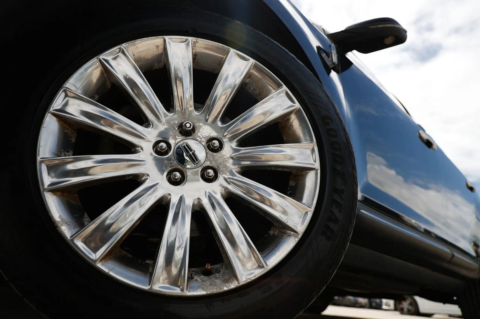 Used 2013 Lincoln MKX FWD image 35