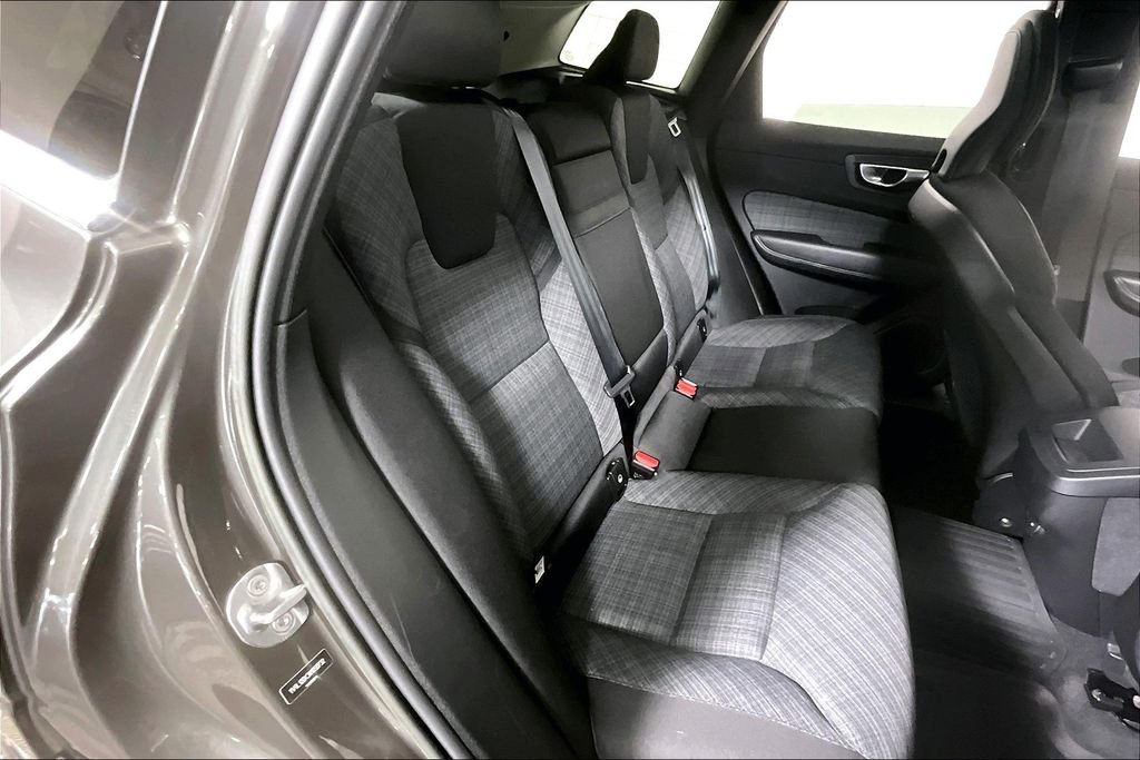 Used 2022 Volvo XC60 B5 Momentum image 27