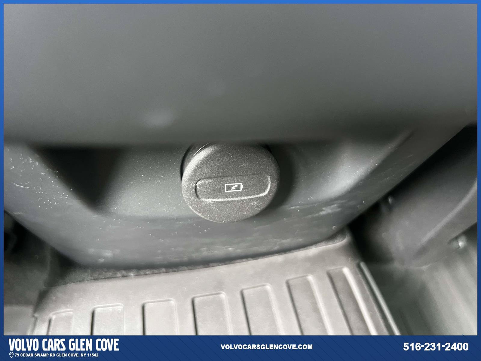 Used 2024 Volvo XC60 B5 Core w/ Protection Package Premier AWD/4WD image 12