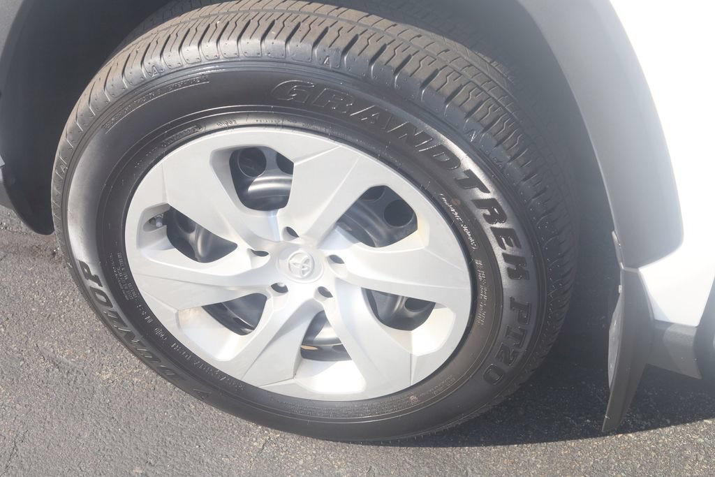 Used 2023 Toyota RAV4 LE AWD/4WD image 18