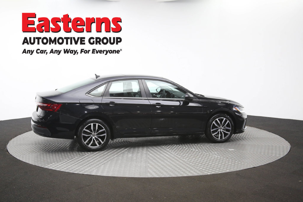Used 2025 Volkswagen Jetta SE FWD image 44
