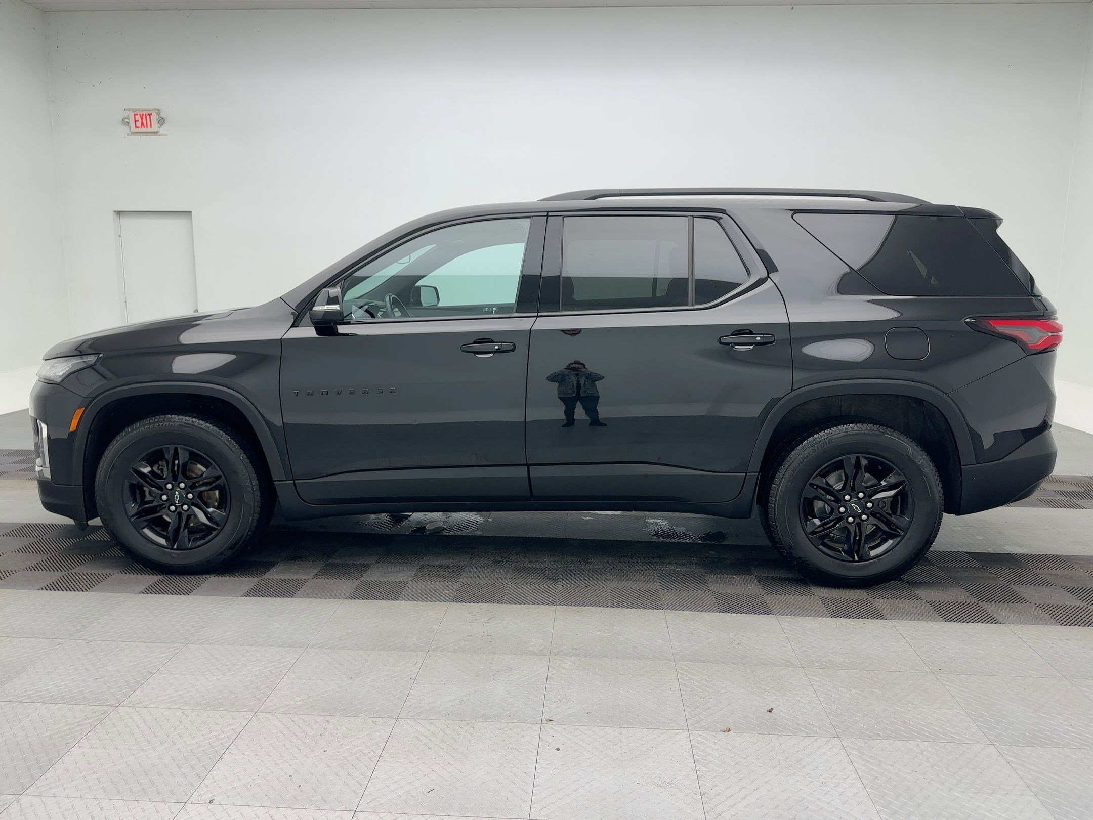 Certified 2022 Chevrolet Traverse LT w/ Midnight/Sport Edition image 2