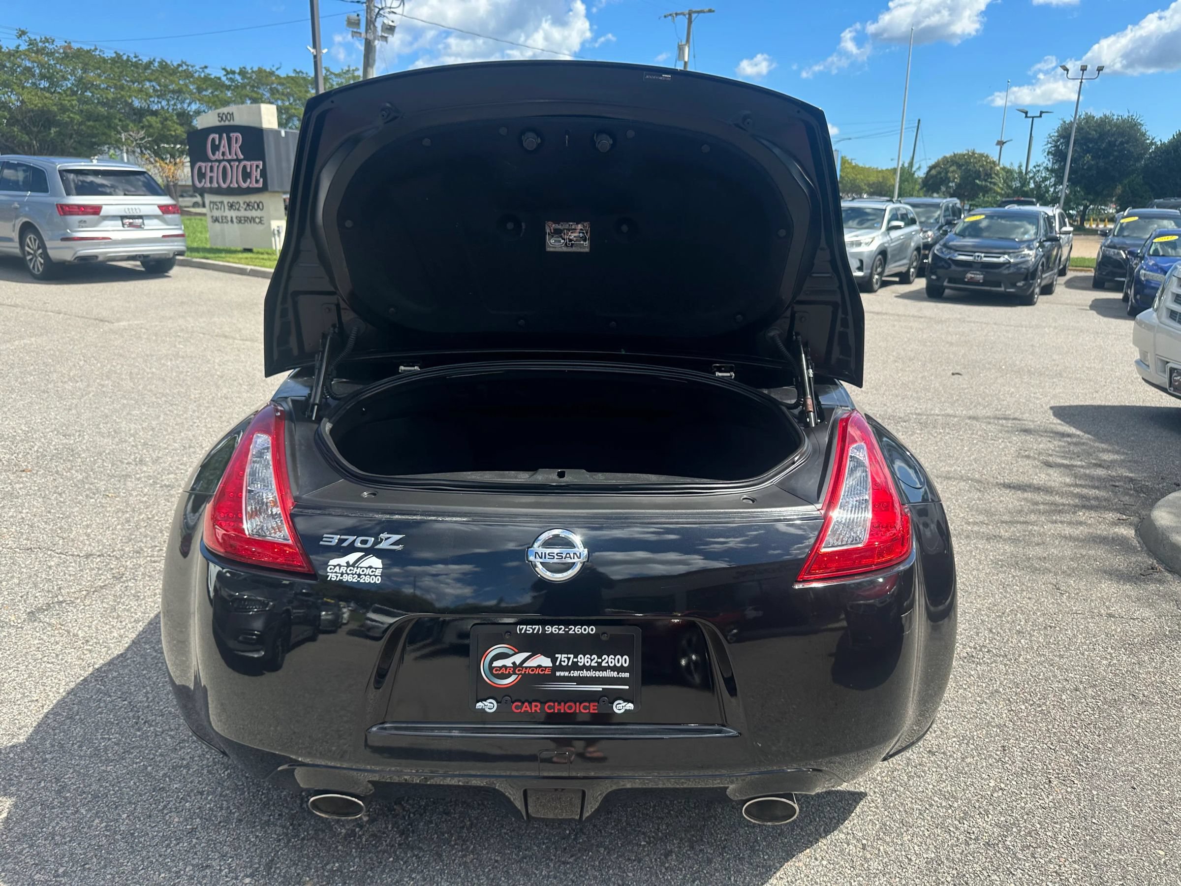Used 2010 Nissan 370Z Touring w/ Sport Pkg RWD image 5