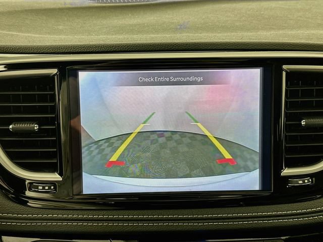 Used 2025 Chrysler Pacifica Limited FWD image 15