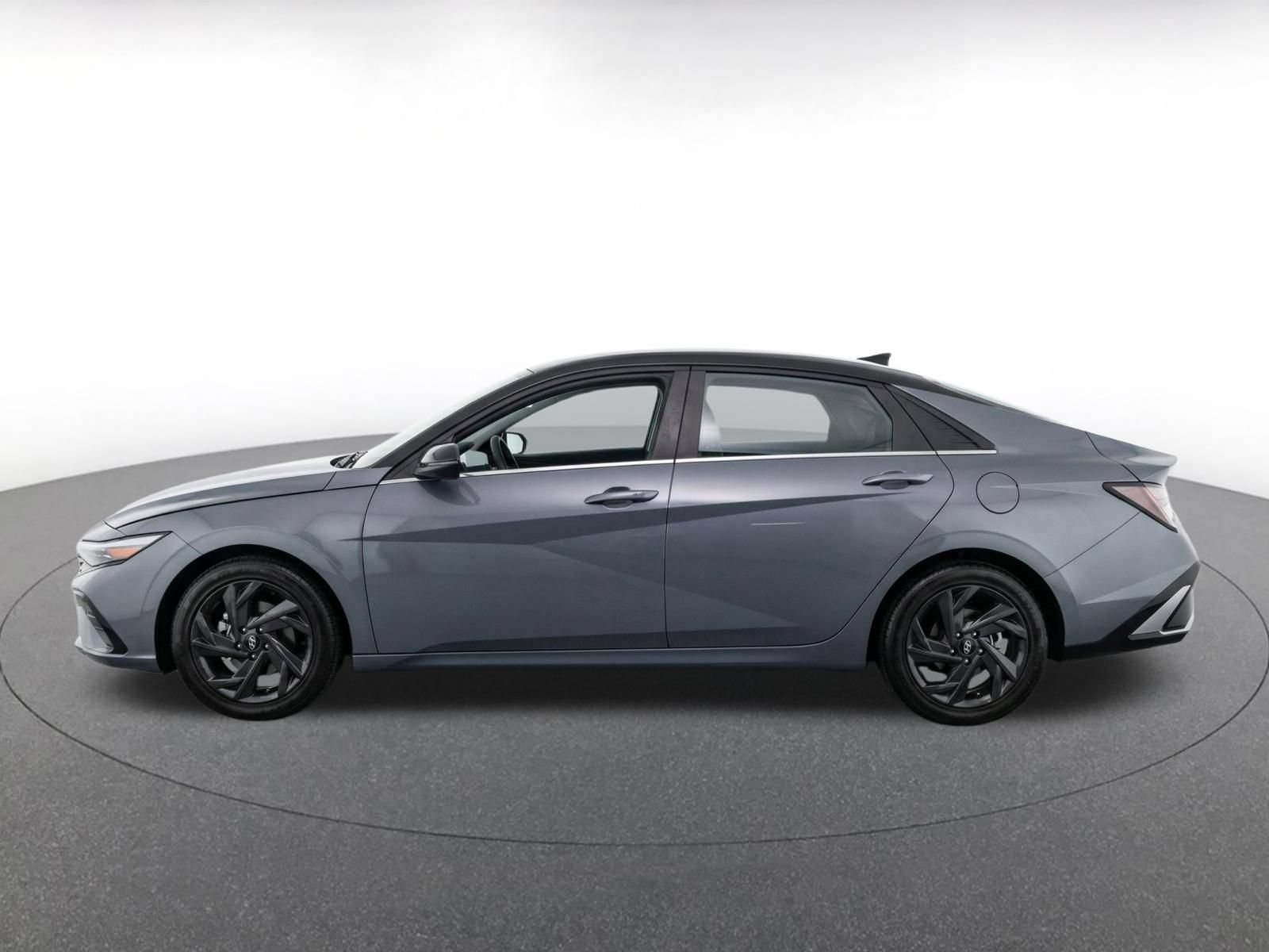 Used 2026 Hyundai Elantra Sport FWD image 4