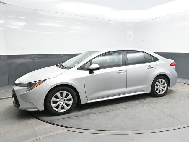 Used 2023 Toyota Corolla LE FWD image 3
