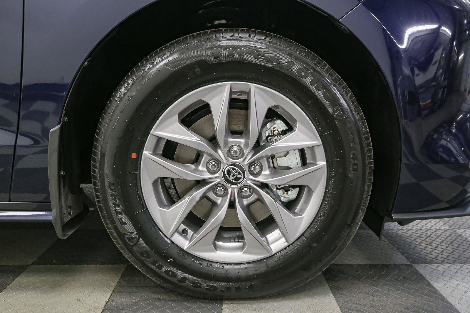 New 2026 Toyota Sienna XLE FWD image 12