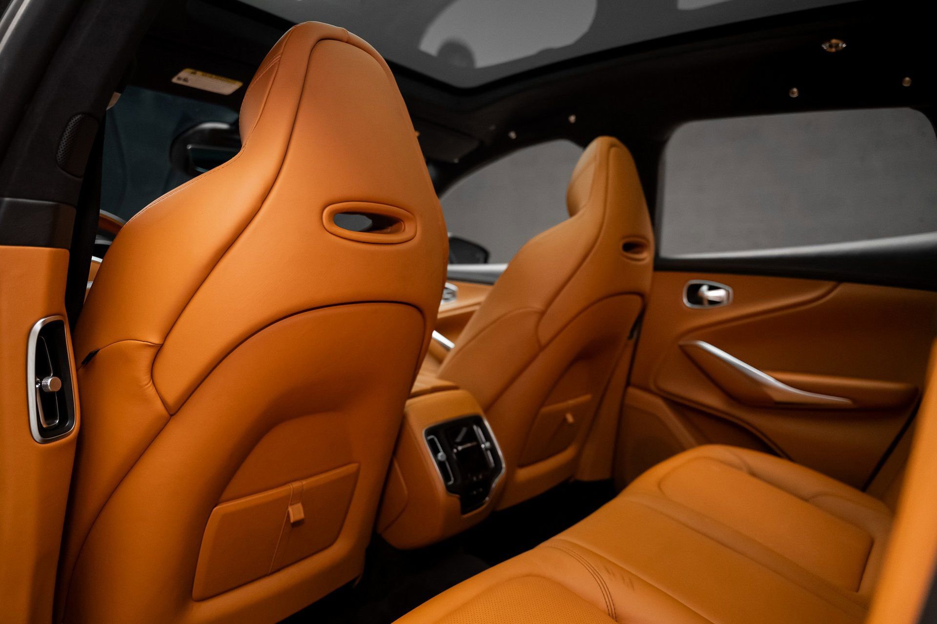 Used 2021 Aston Martin DBX image 65