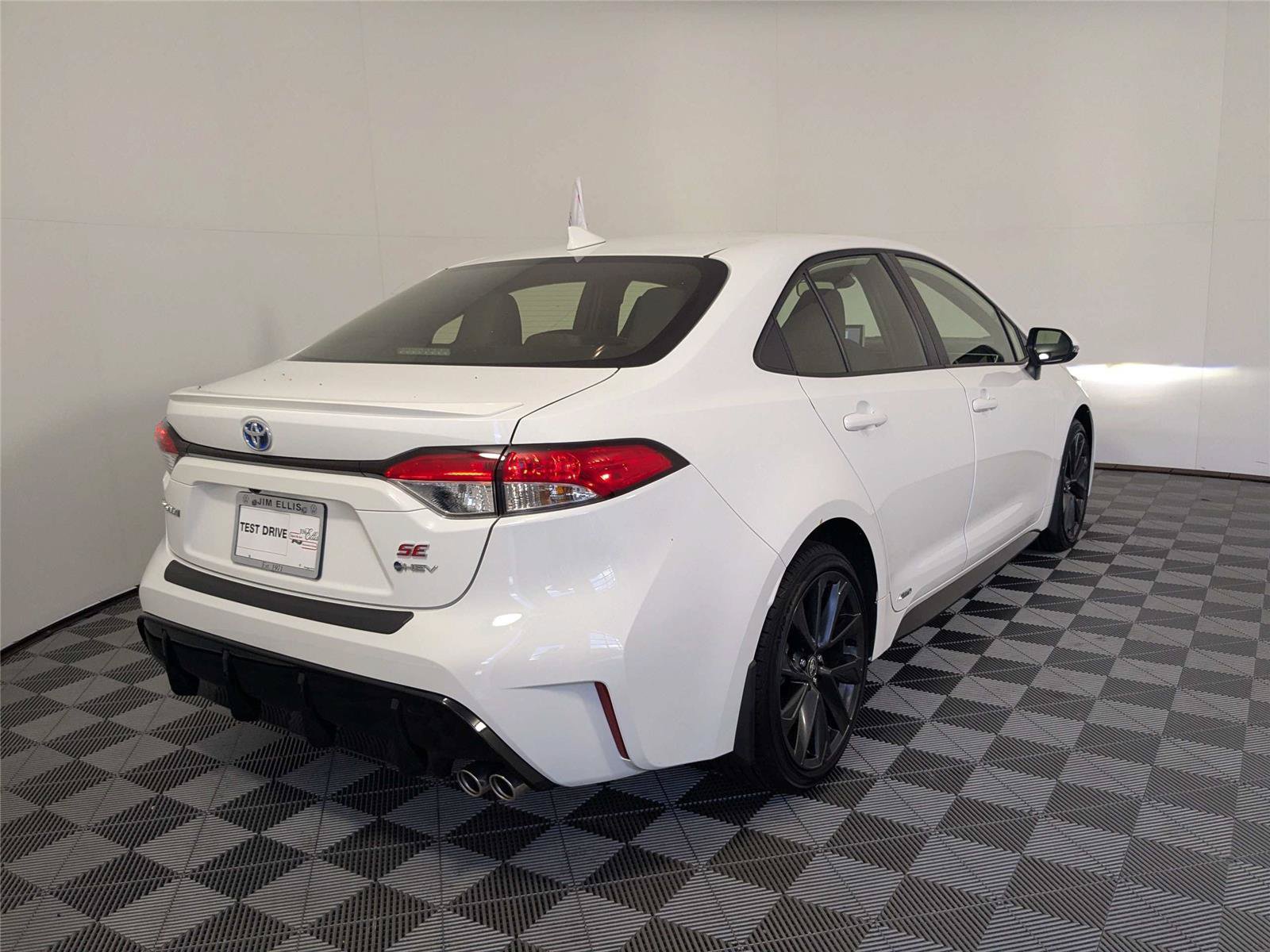 Certified 2025 Toyota Corolla SE w/ SE Premium Package AWD/4WD image 6