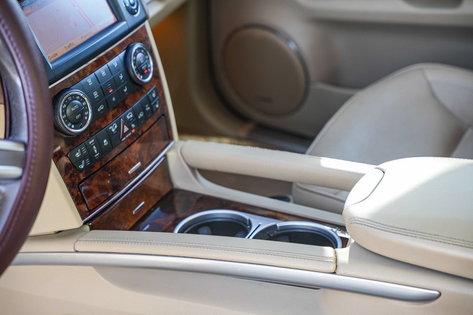 Used 2012 Mercedes-Benz GL 550 4MATIC image 21