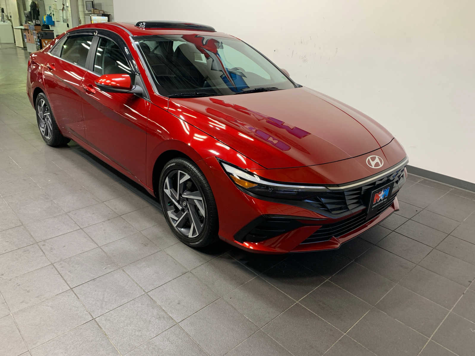 Used 2025 Hyundai Elantra Limited FWD image 2