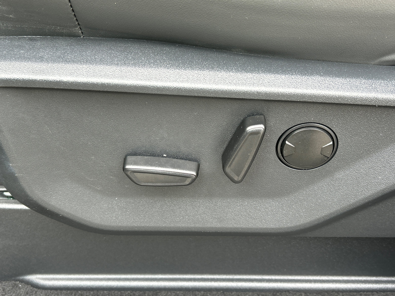 Used 2025 Ford Expedition Active image 11