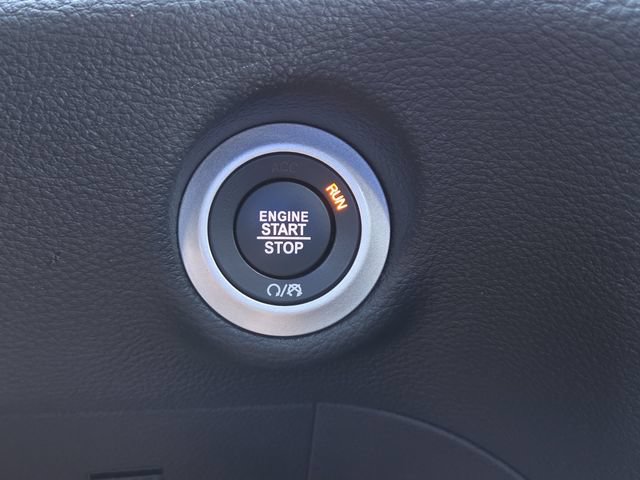 Used 2025 Chrysler Pacifica Limited FWD image 10
