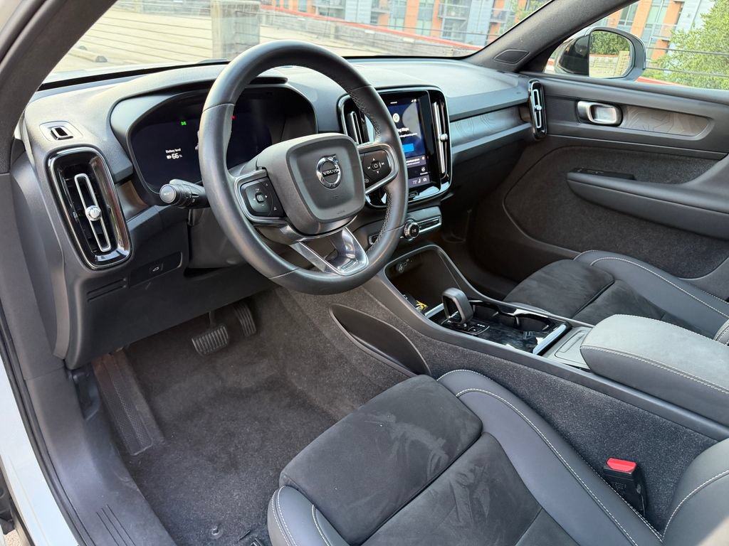 Certified 2023 Volvo C40 P8 Recharge Plus w/ Climate Package AWD/4WD image 8