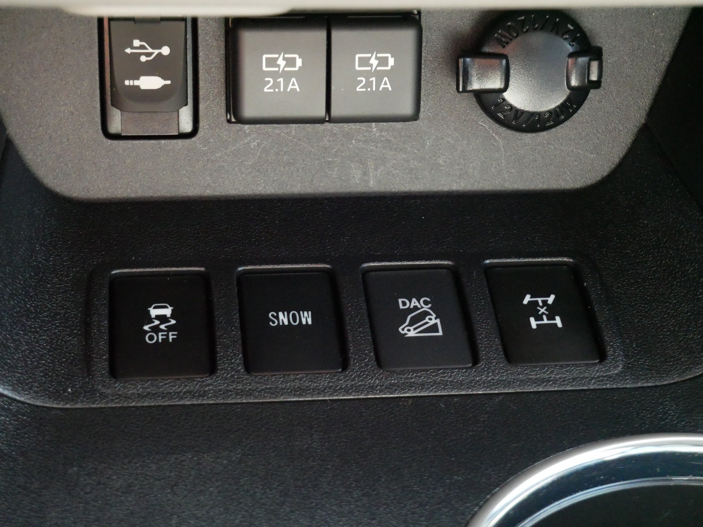 Used 2019 Toyota Highlander XLE AWD/4WD image 28