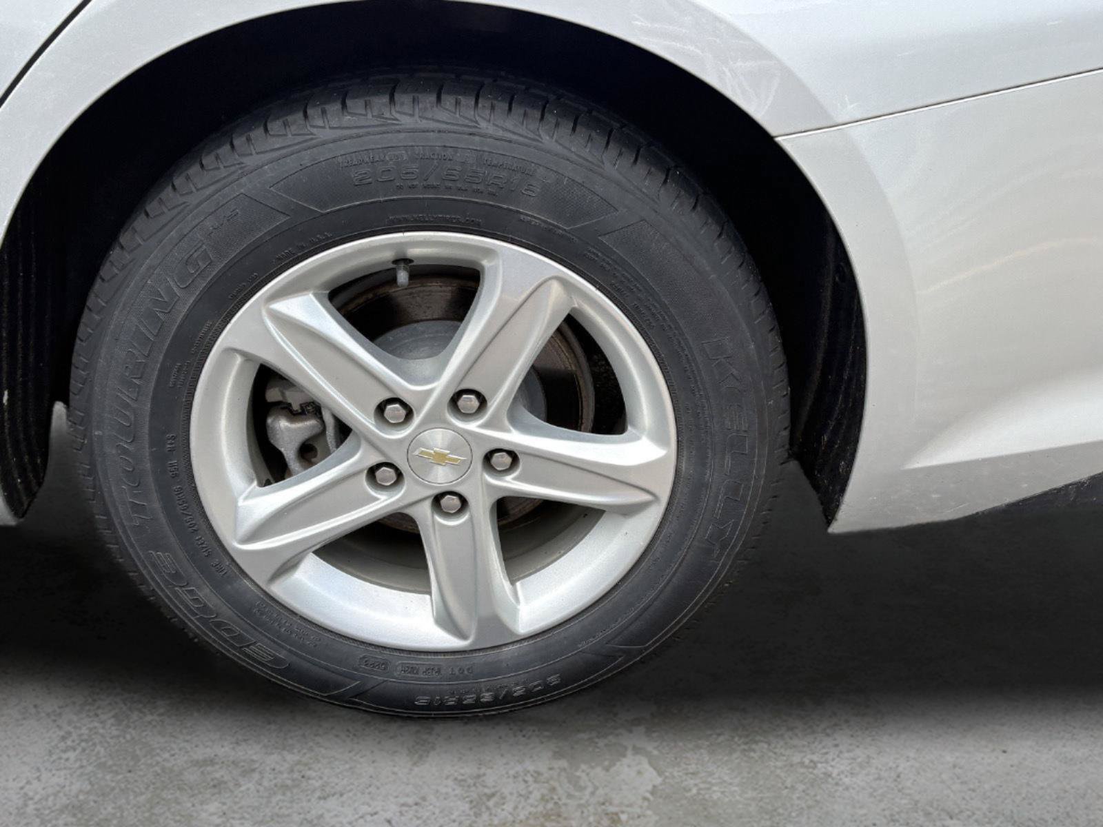 Used 2022 Chevrolet Malibu LT FWD image 11