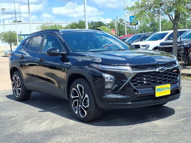 New 2026 Chevrolet Trax RS w/ Sunroof Package FWD image 3